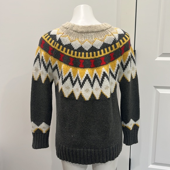 Aerie | Fair Isle Gray and Cream Festive Feels Sweater - Picture 4 of 4